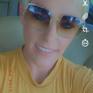 Meet your Posher, Christal